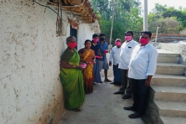 ‘Pink mask’ distribution launched in rural Telangana