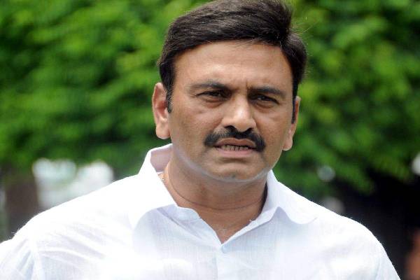 Rebel YSRCP MP booked for assaulting Andhra cop in Hyderabad