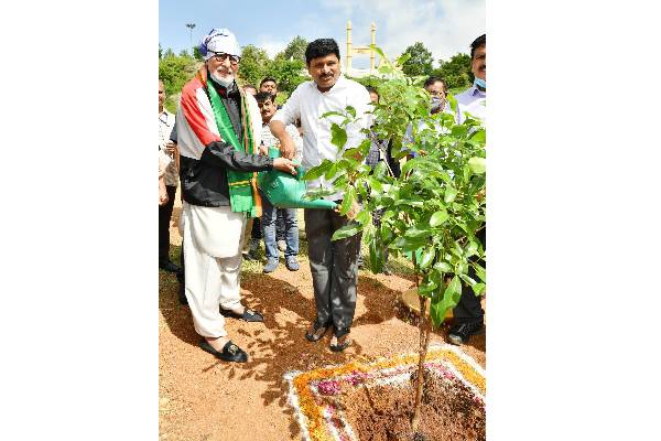 Amitabh Bachchan Takes Part In Green India Challenge. Lauds The Efforts of MP Joginipally Santosh Kumar