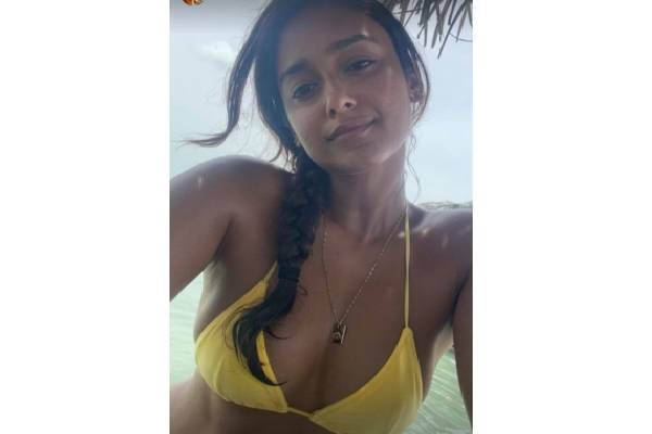 Ileana D’cruz flaunts tan in yellow bikini