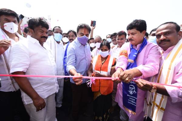 KTR makes woman labourer inaugurate Balanagar flyover!