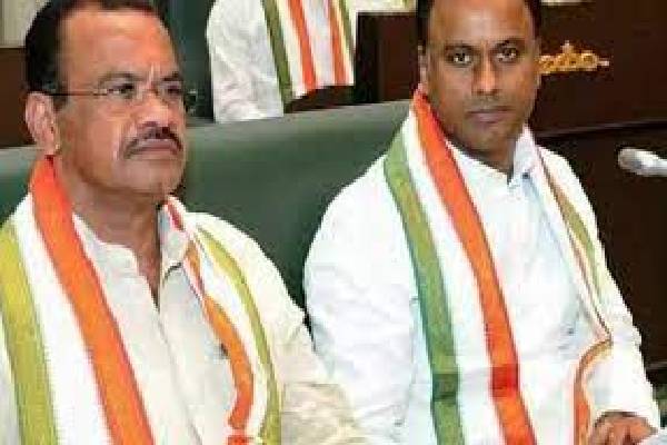 Cong high command forces Komatireddy brothers to visit Gandhi Bhavan!