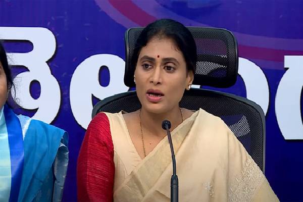 Cong leaders mentioned YSR’s name in FIR: Sharmila