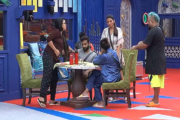 Bigg boss tidbits: Ravi’s Kaushal act and Lahari’s Monal act backfired?