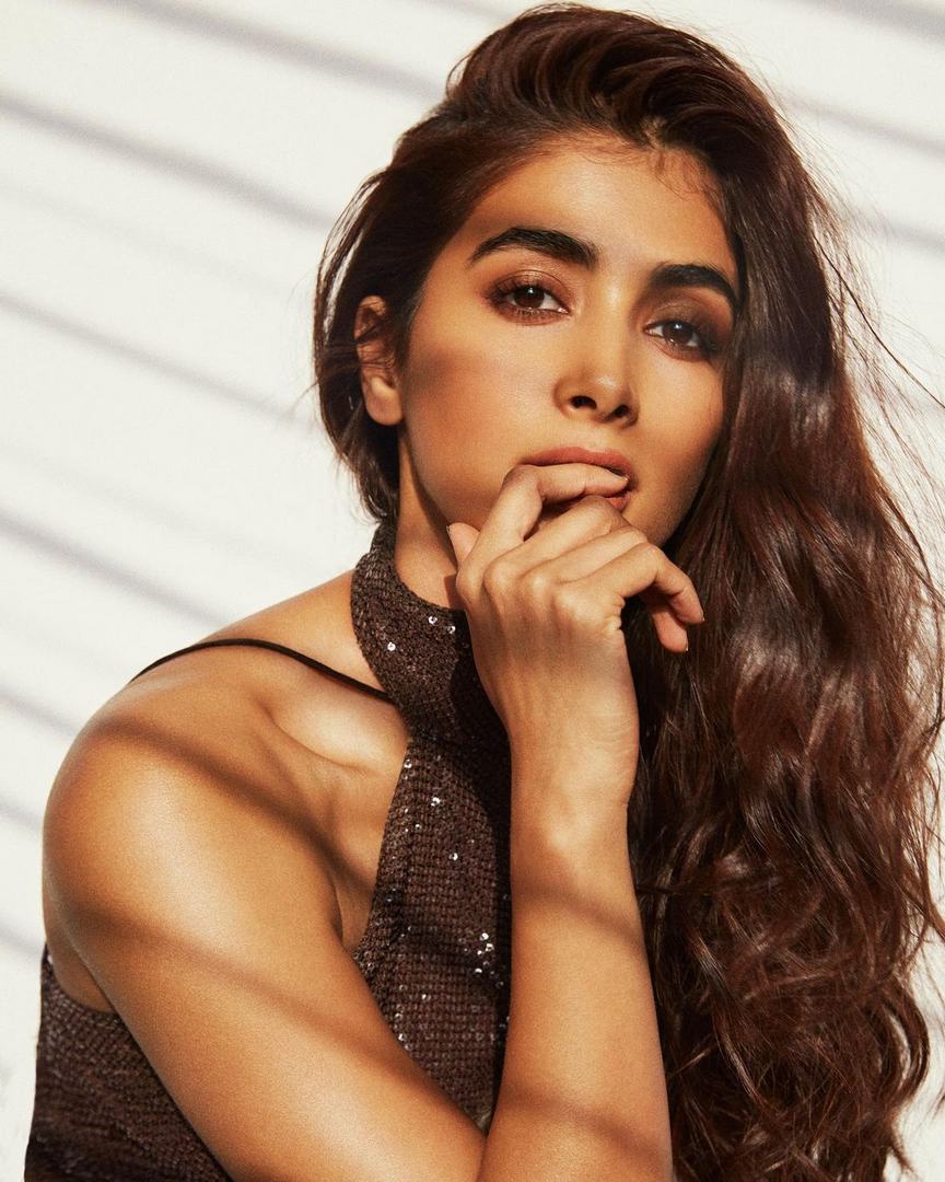 Pic Talk: Pooja Hegde's new Sultry Pose
