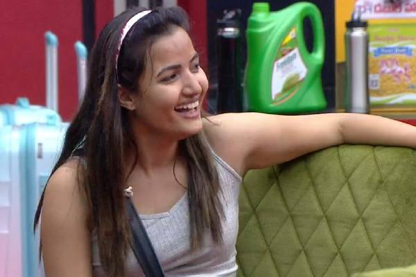 Bigg boss season 5: Siri is the first captain