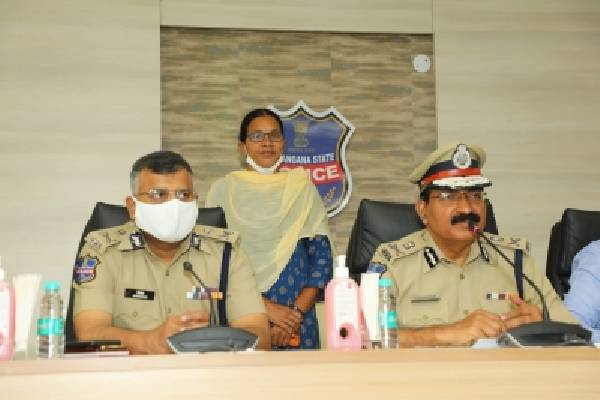 Woman Maoist leader surrenders before Telangana DGP