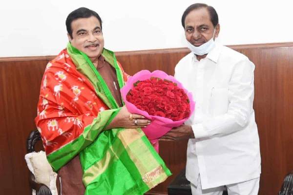 KCR wants better road connectivity between TS-AP, meets Gadkari