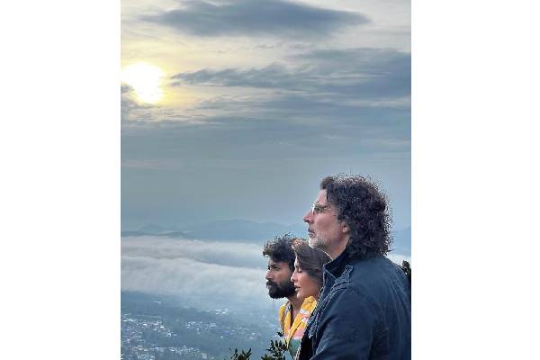 Satyadev, Akshay Kumar complete Ooty schedule of Ram Setu