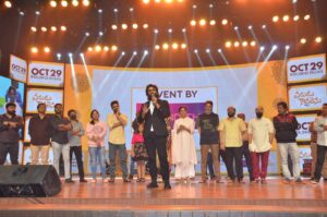 Allu Arjun promotes ‘Sooryavanshi’ at ‘Varudu Kaavalenu’ event