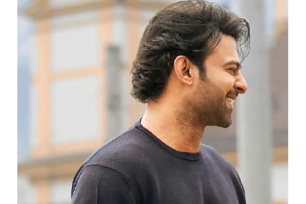 Prabhas and Amitabh Bachchan heap praises on each other