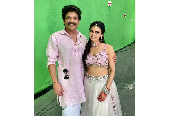 Meenakshi Dixit recalls how it felt to act with Nagarjuna in ‘Bangarraju’