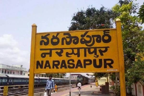 Why is Narsapur observing a bandh even after becoming a district?