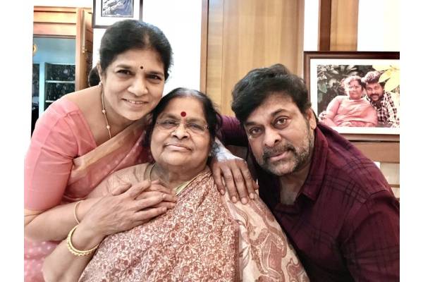 Chiranjeevi’s tweet seeking blessings from mother wins hearts on the internet