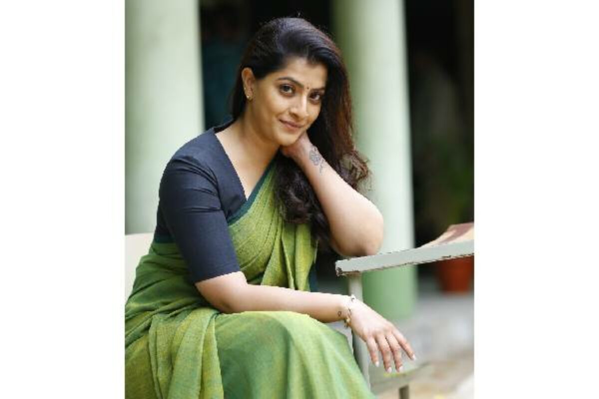 Varalaxmi Sarathkumar raises curiosity with Sabari