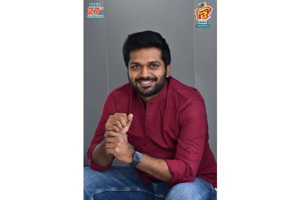 Anil Ravipudi next to SS Rajamouli
