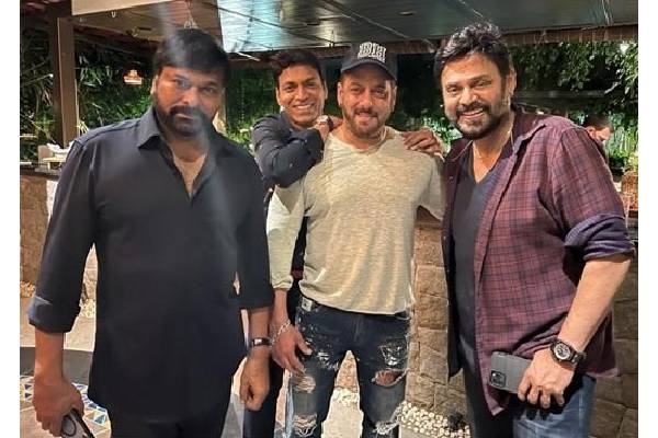 Pics of Chiranjeevi, Salman, Venkatesh partying in Hyderabad go viral