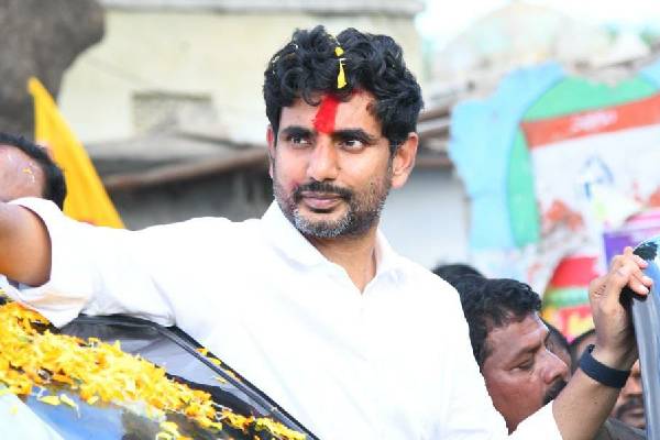 Lokesh visits Ippatam, meets house owners