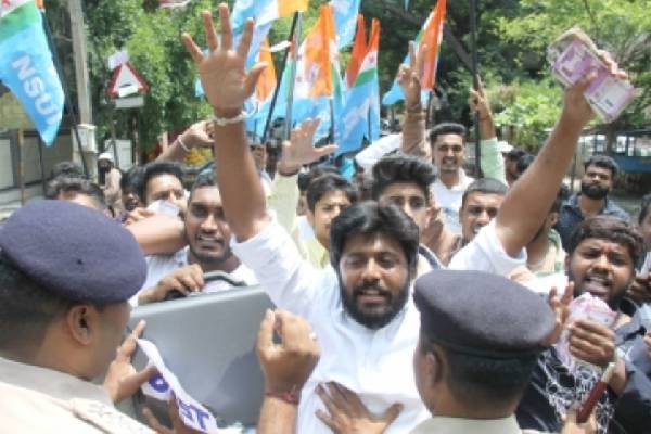 NSUI members try to lay siege to Raj Bhavan in Hyderabad