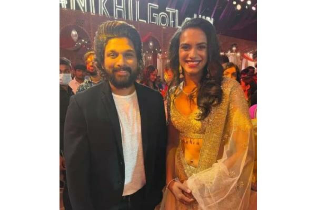 pv-sindhu-shares-a-pic-with-allu-arjun-1200x800.jpg (1200×800)