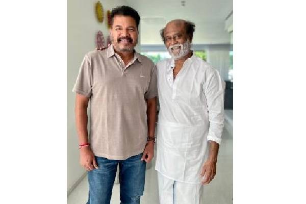 Director Shankar calls on Rajini as blockbuster ‘Sivaji’ completes 15 years!