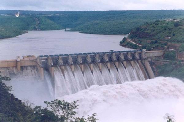 Godavari crosses 2nd danger mark in T’gana’s Bhadrachalam