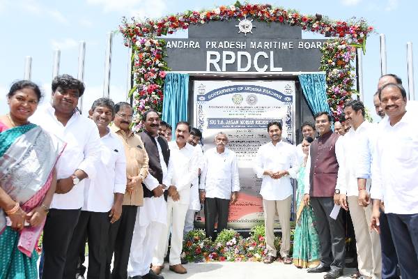 Jagan lays foundation to Ramayapatnam Port