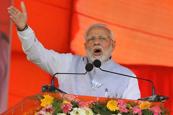 PM avoids attacking KCR, promises development of Telangana