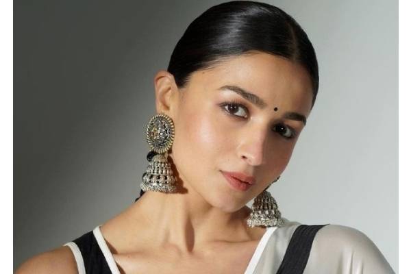 After Aamir Khan, Bollywood targets Alia Bhatt