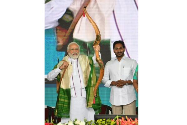 PM gets unusual gift from Andhra Pradesh CM