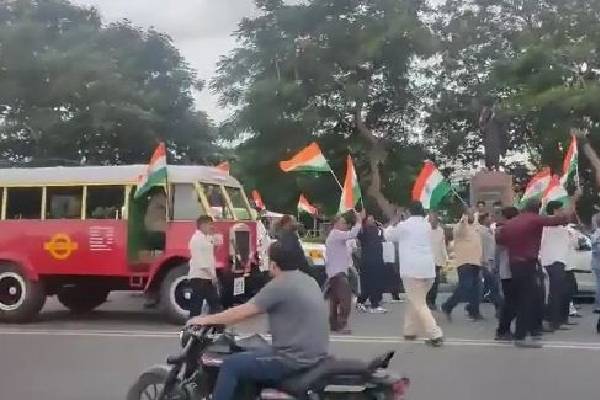 Nizam-era bus steals show at TSRTC parade