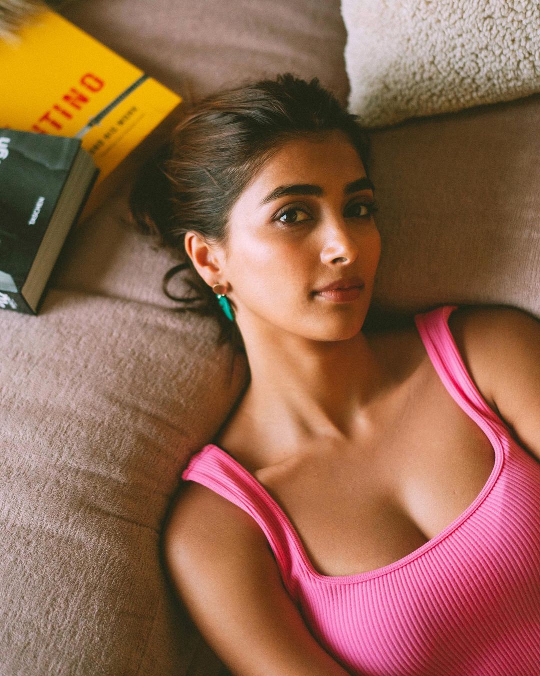 Pic Talk: Hot and Sultry Pooja Hegde
