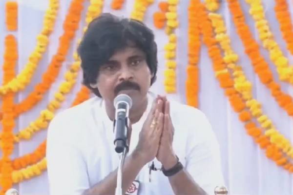 Kapu leader ends fast after appeal by Pawan Kalyan