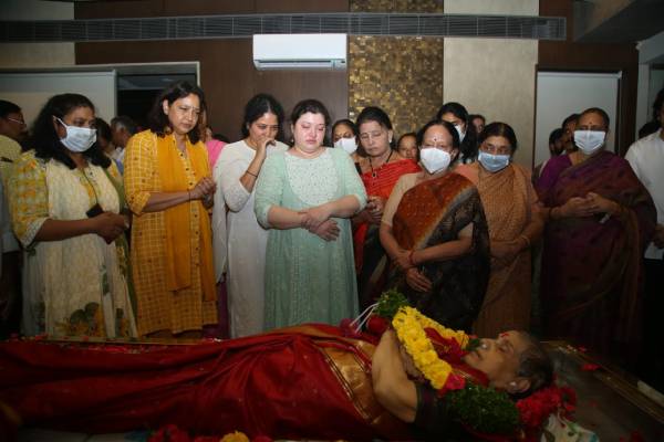 Last rites of Indira Devi garu held