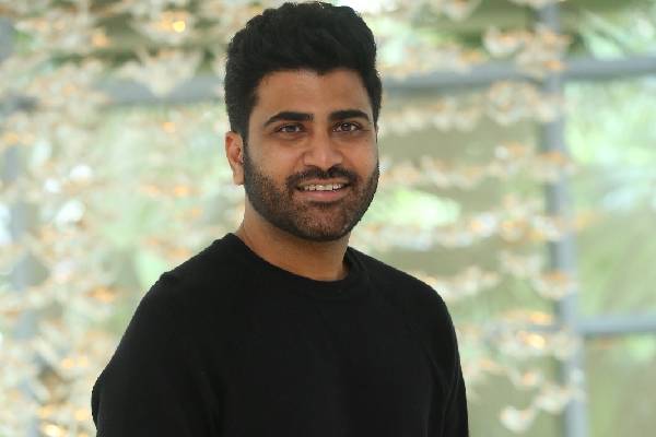 Sharwanand suffers a Car Accident