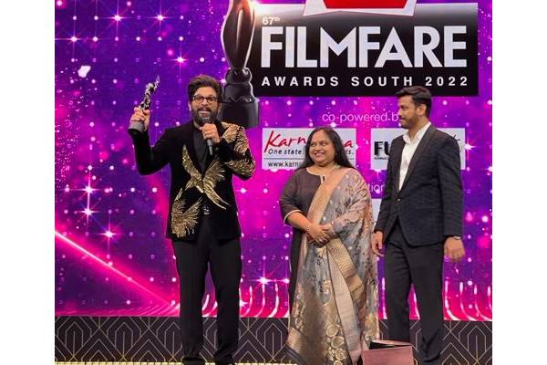 Allu Arjun’s Pushpa sweeps Filmfare Awards