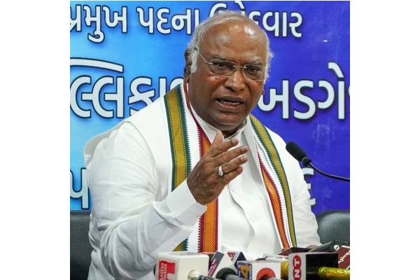 TRS can’t become national party by changing name: Kharge