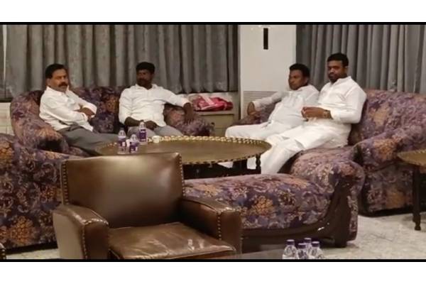 3 caught for trying to ‘buy’ TRS MLAs in Hyderabad