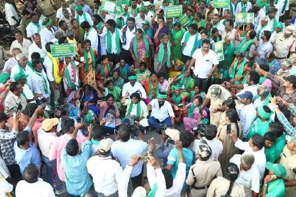 Amaravati farmers take protest over three capitals to Delhi
