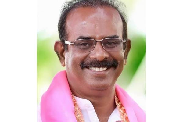 Blow to TRS as ex-MP resigns