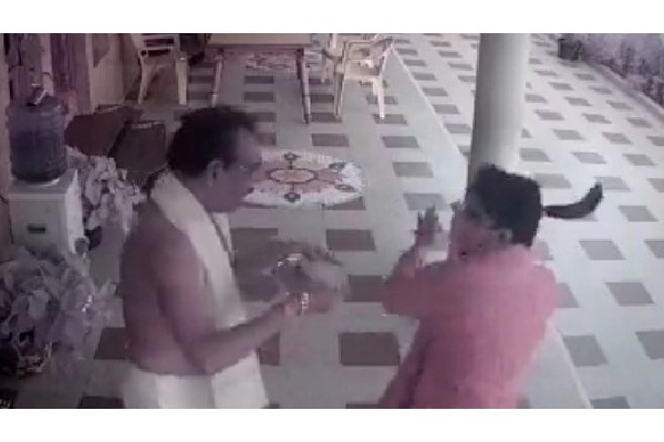 Man posing as alms-seeker stabs TDP leader in Andhra