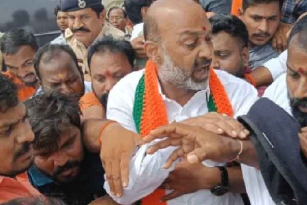 Telangana police stop state BJP Chief ahead of ‘padayatra’