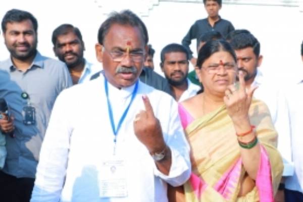 Munugode by-election: TRS leading in tight contest