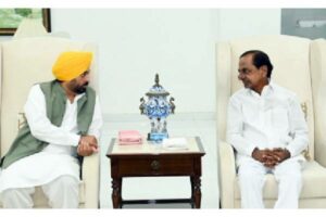 Punjab CM meets KCR, discusses national politics