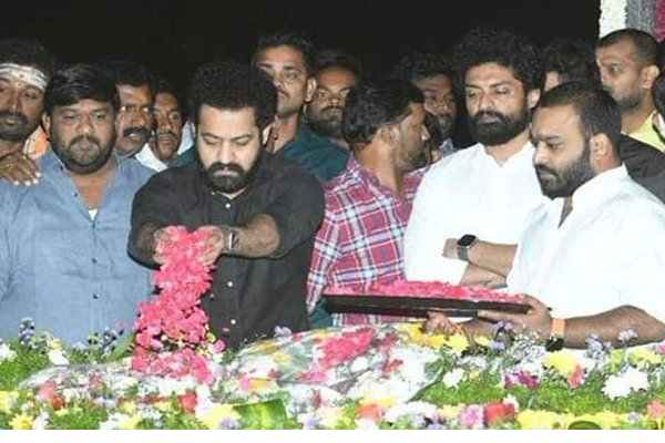 NTR pays his tributes to his Grandfather: CM Slogans all over