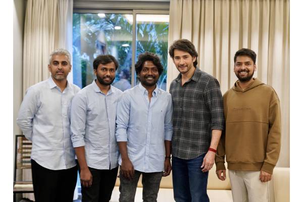 Mahesh Babu reviews Writer Padmabhushan