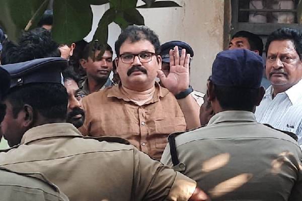 Pattabhi shifted to Gannavaram sub-jail
