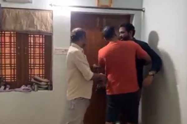 Viral Video: Manchu brothers physical fight