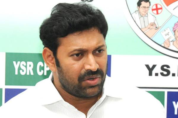 CBI grills Kadapa MP for 8 hours in Viveka murder case