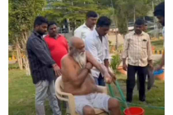 Andhra municipal chairman takes bath in front of office